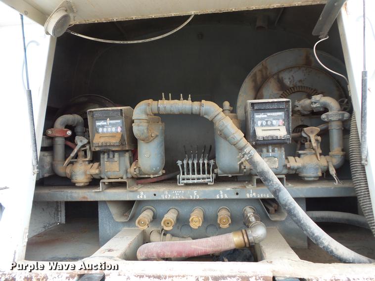 image for item DC6330 2000 Mack CH613 fuel truck