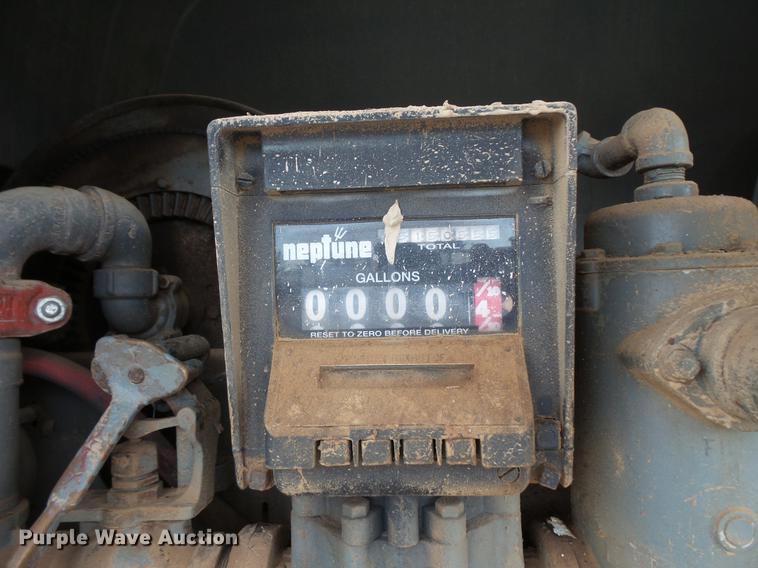 image for item DC6330 2000 Mack CH613 fuel truck