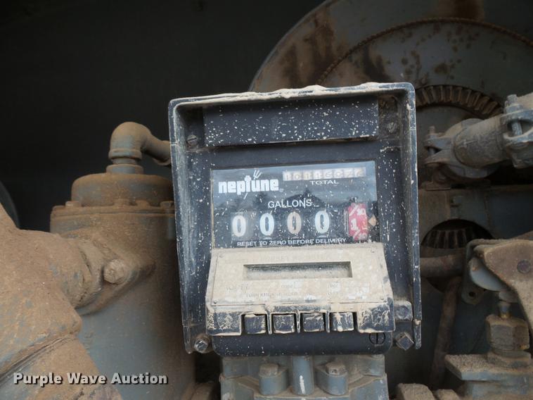 image for item DC6330 2000 Mack CH613 fuel truck