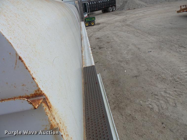 image for item DC6330 2000 Mack CH613 fuel truck