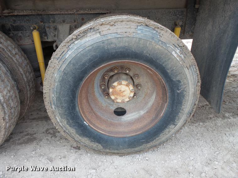 image for item DC6330 2000 Mack CH613 fuel truck