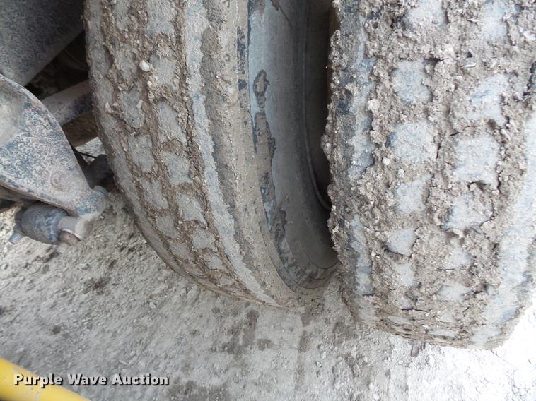 image for item DC6330 2000 Mack CH613 fuel truck