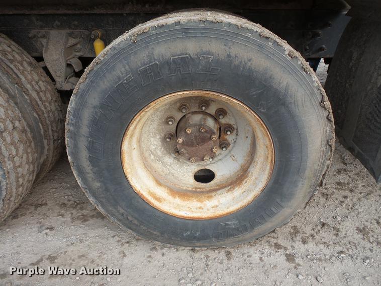 image for item DC6330 2000 Mack CH613 fuel truck