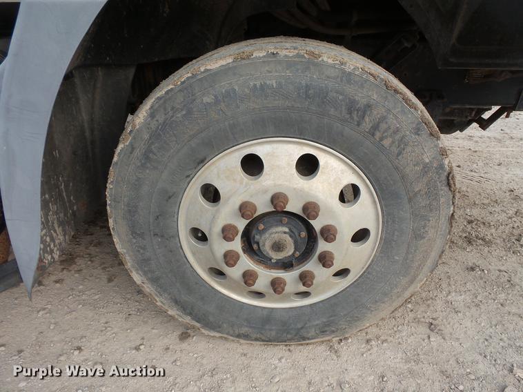 image for item DC6330 2000 Mack CH613 fuel truck