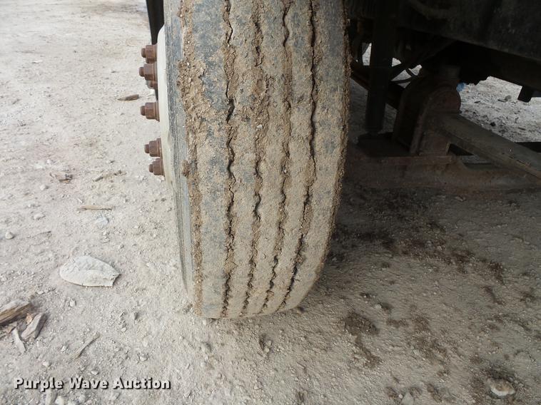 image for item DC6330 2000 Mack CH613 fuel truck