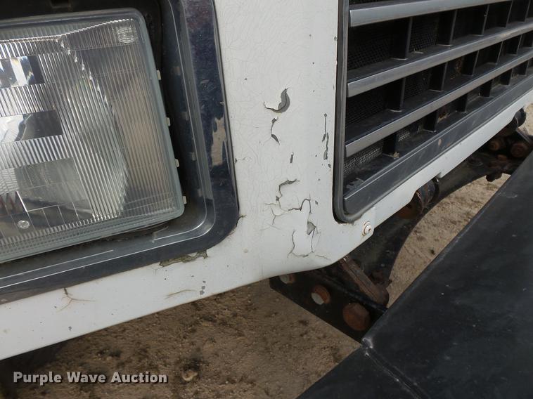 image for item DC6330 2000 Mack CH613 fuel truck