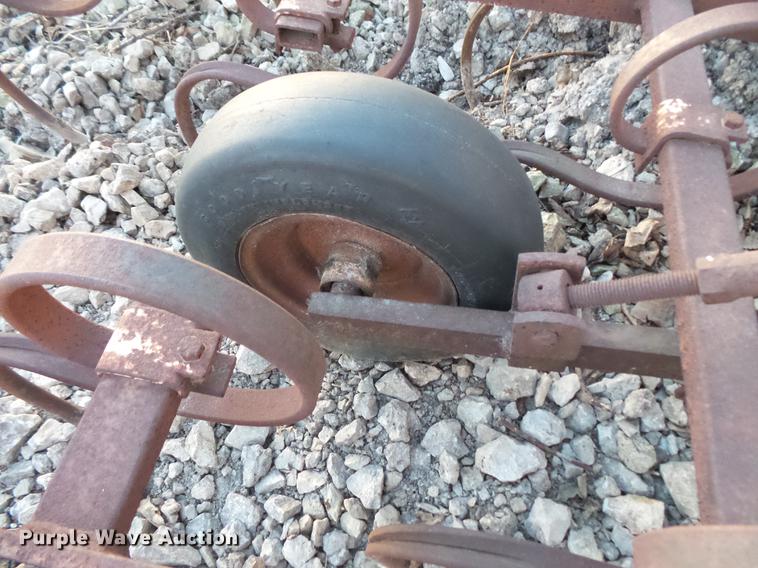 image for item DC6340 Spring tooth harrow