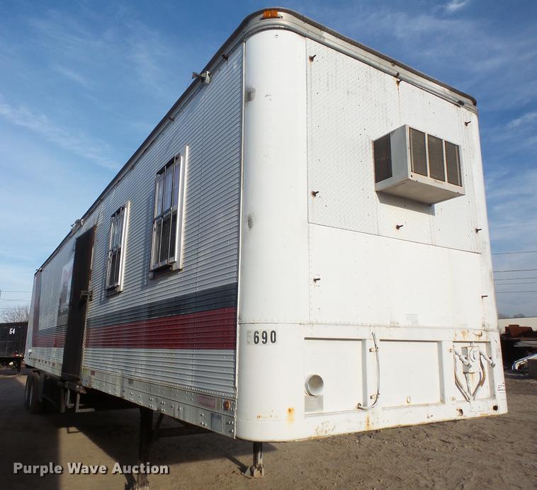 image for item DC6347 1984 Fruehauf FB9-F2-48-CST-102 dry van trailer