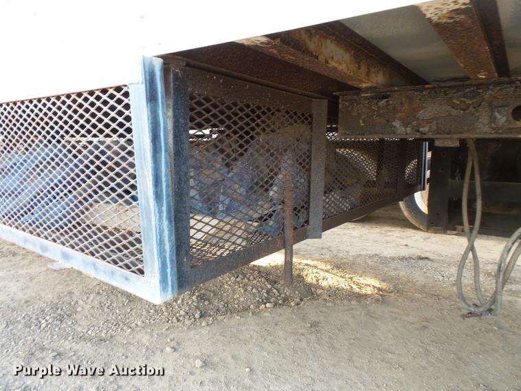 image for item DC6347 1984 Fruehauf FB9-F2-48-CST-102 dry van trailer