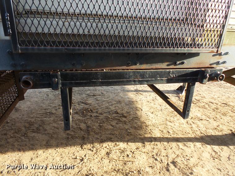 image for item DC6347 1984 Fruehauf FB9-F2-48-CST-102 dry van trailer