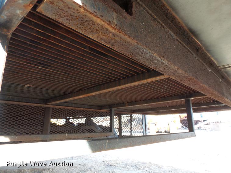 image for item DC6347 1984 Fruehauf FB9-F2-48-CST-102 dry van trailer