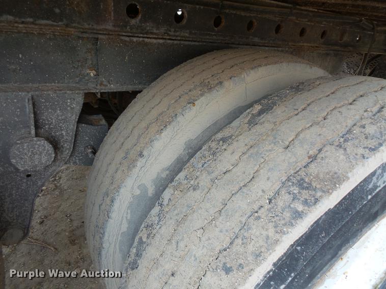 image for item DC6347 1984 Fruehauf FB9-F2-48-CST-102 dry van trailer