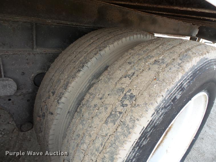 image for item DC6347 1984 Fruehauf FB9-F2-48-CST-102 dry van trailer