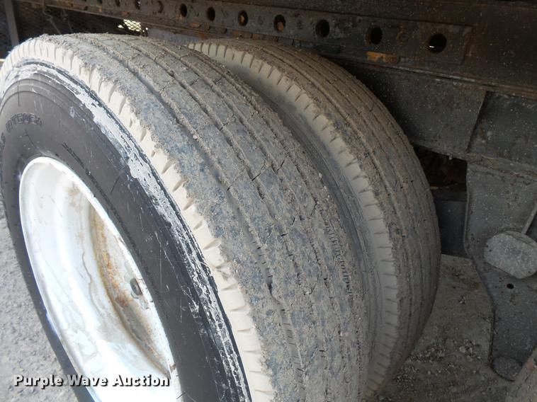 image for item DC6347 1984 Fruehauf FB9-F2-48-CST-102 dry van trailer