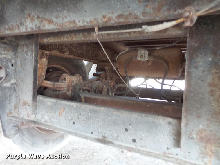 image for item DC6347 1984 Fruehauf FB9-F2-48-CST-102 dry van trailer