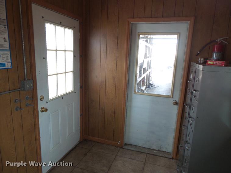 image for item DC6347 1984 Fruehauf FB9-F2-48-CST-102 dry van trailer