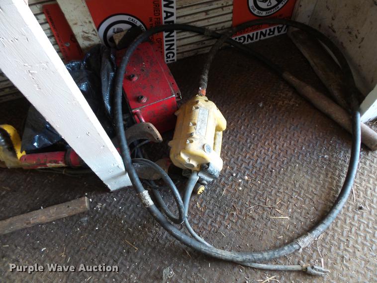 image for item DC6347 1984 Fruehauf FB9-F2-48-CST-102 dry van trailer