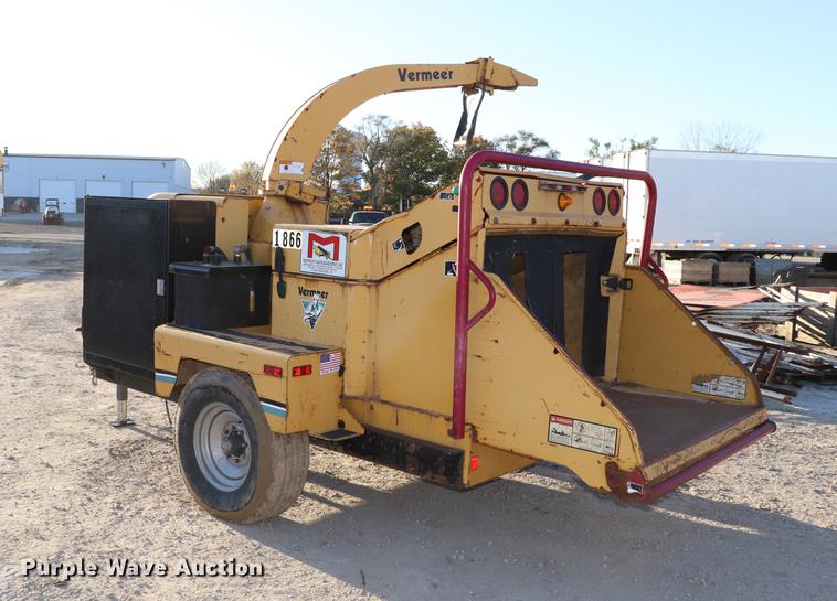 image for item DC6353 Vermeer BC1400 wood chipper