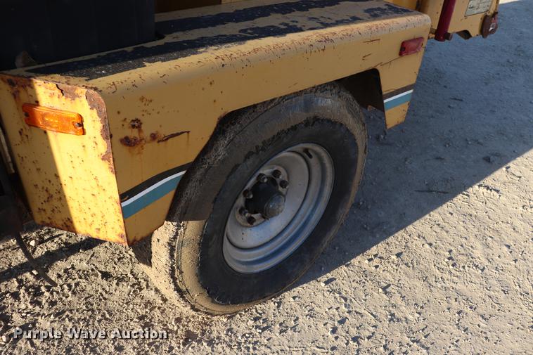 image for item DC6353 Vermeer BC1400 wood chipper