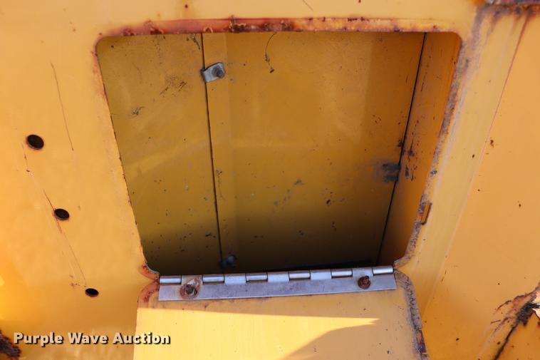 image for item DC6353 Vermeer BC1400 wood chipper