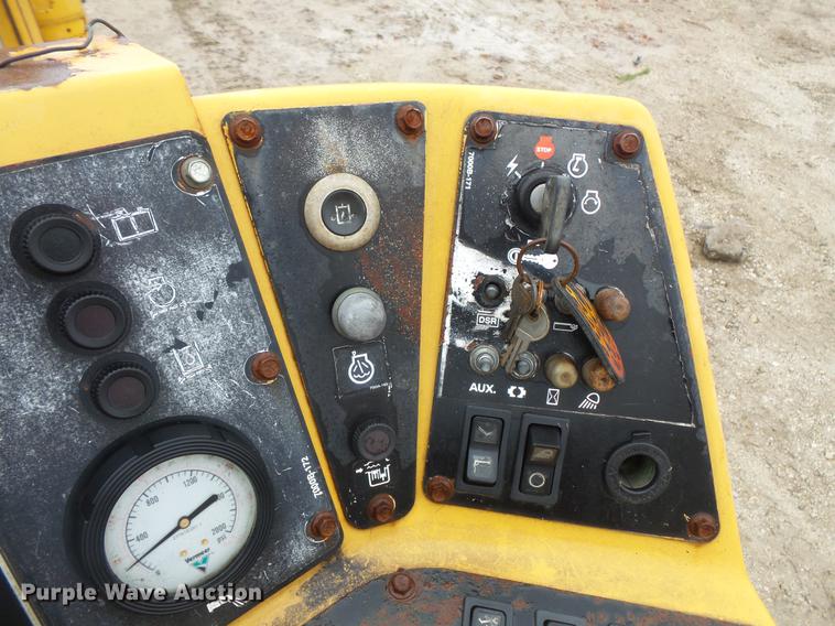 image for item DC6380 2000 Vermeer D33X44 directional boring unit