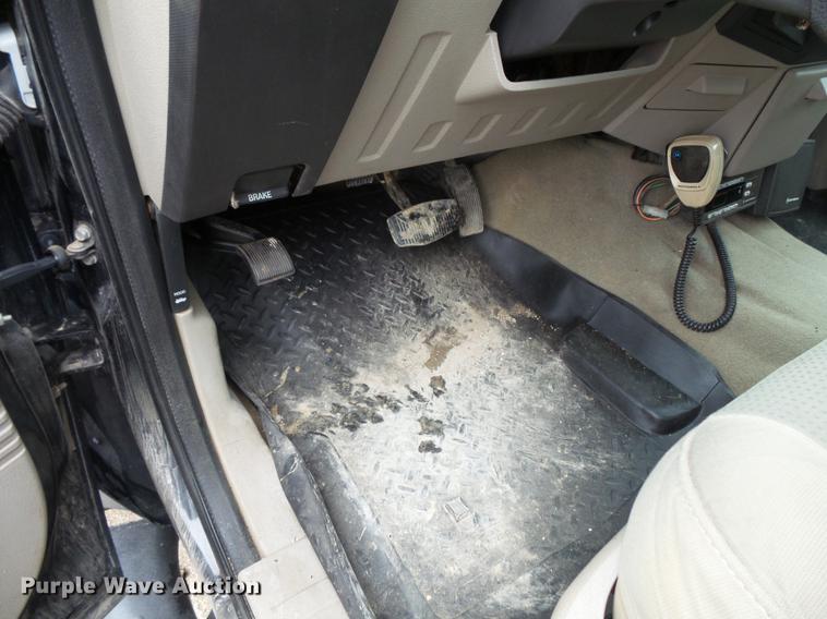 image for item DC6381 2008 Ford F450 Super Duty Crew Cab flatbed pickup truck