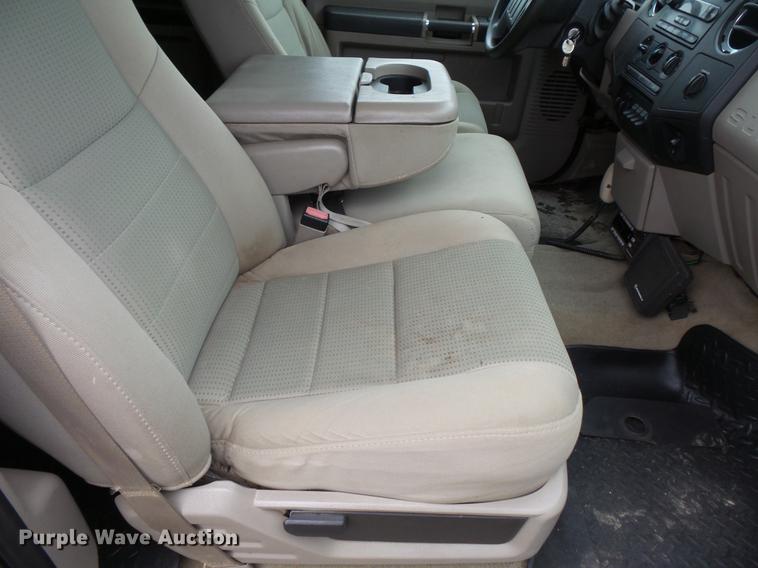 image for item DC6381 2008 Ford F450 Super Duty Crew Cab flatbed pickup truck