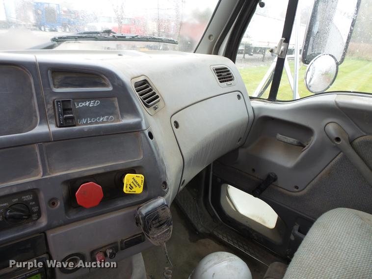 image for item DC6383 2000 Sterling A9500 tank truck