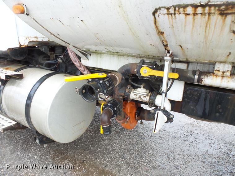 image for item DC6383 2000 Sterling A9500 tank truck