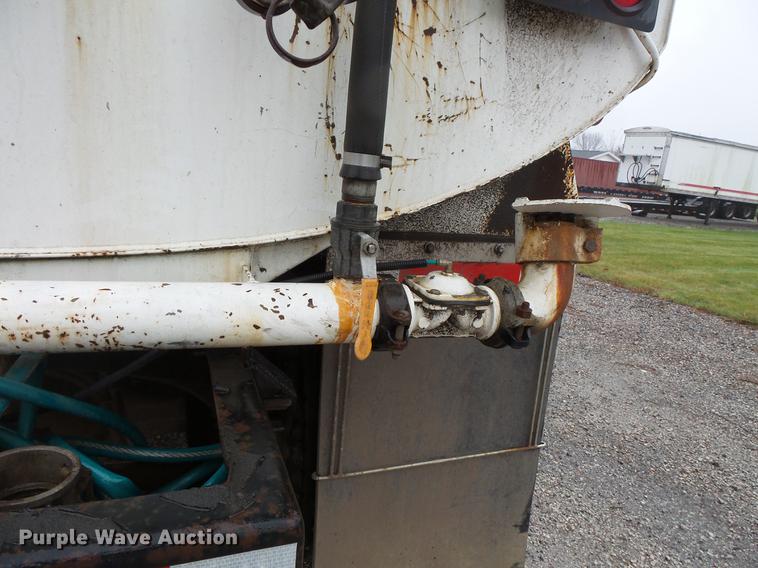 image for item DC6383 2000 Sterling A9500 tank truck