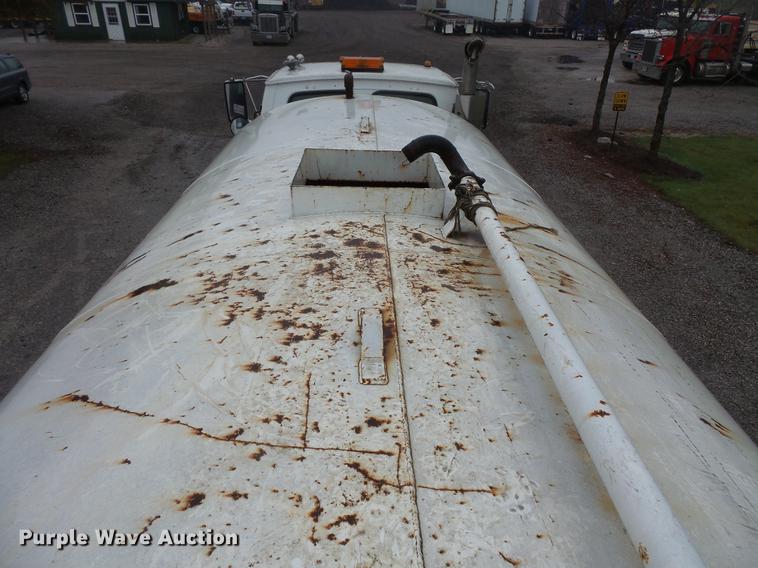 image for item DC6383 2000 Sterling A9500 tank truck