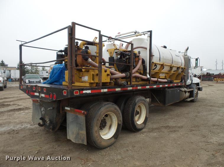 image for item DC6385 2002 Mack CH613 flatbed truck with mud mixer