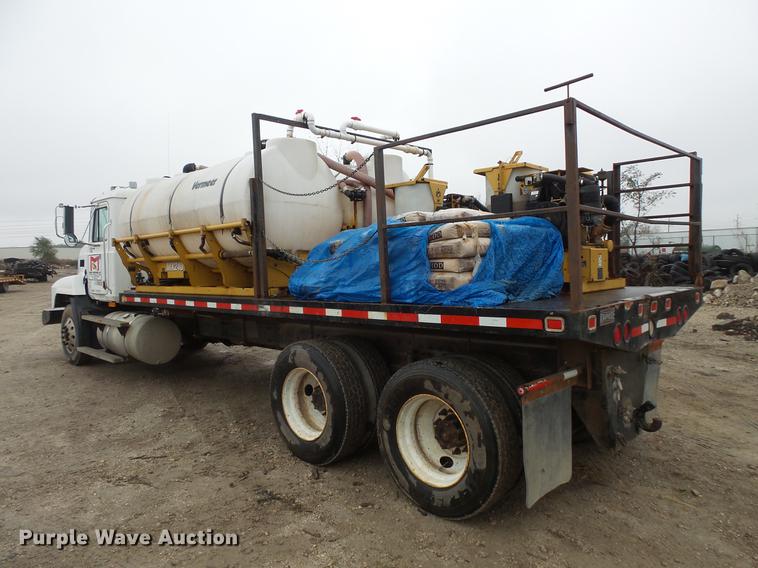 image for item DC6385 2002 Mack CH613 flatbed truck with mud mixer