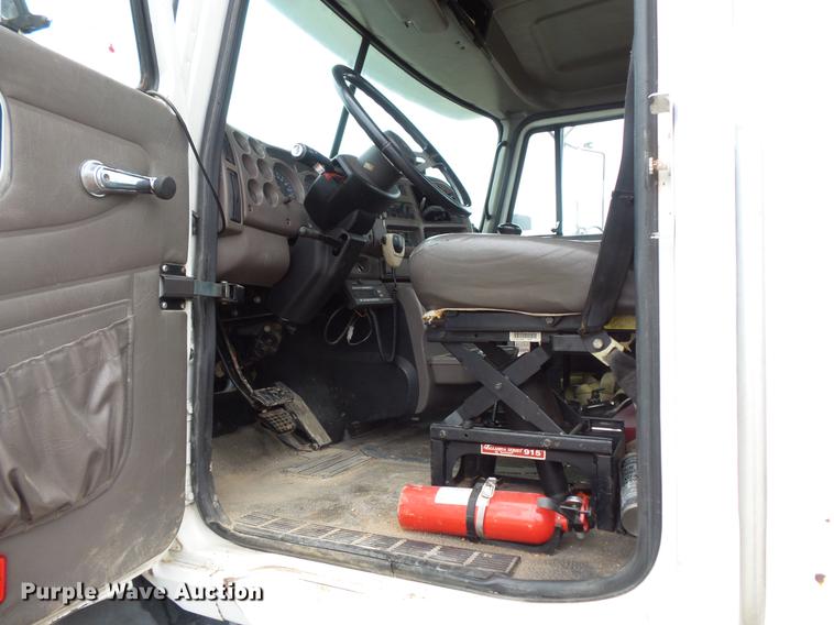 image for item DC6385 2002 Mack CH613 flatbed truck with mud mixer