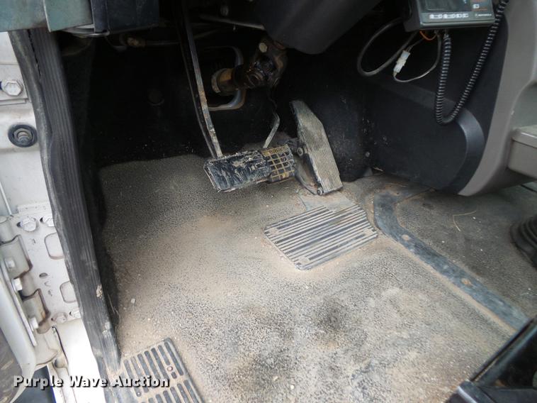 image for item DC6385 2002 Mack CH613 flatbed truck with mud mixer