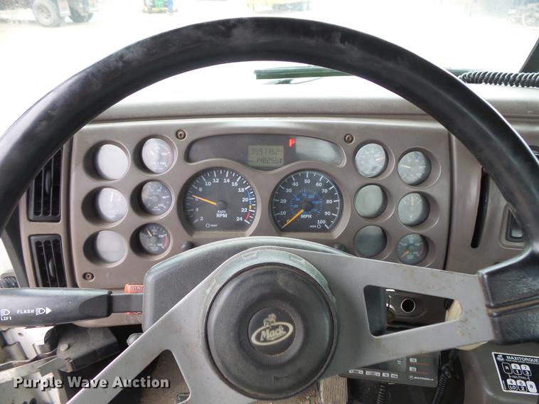 image for item DC6385 2002 Mack CH613 flatbed truck with mud mixer