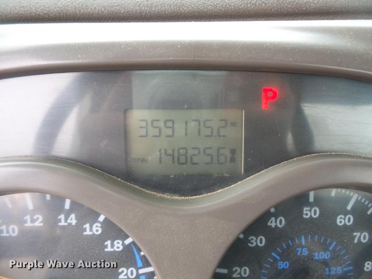 image for item DC6385 2002 Mack CH613 flatbed truck with mud mixer