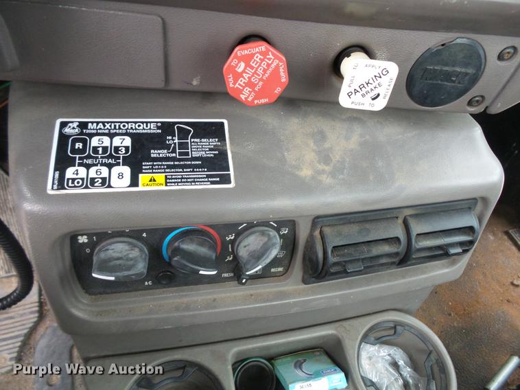 image for item DC6385 2002 Mack CH613 flatbed truck with mud mixer