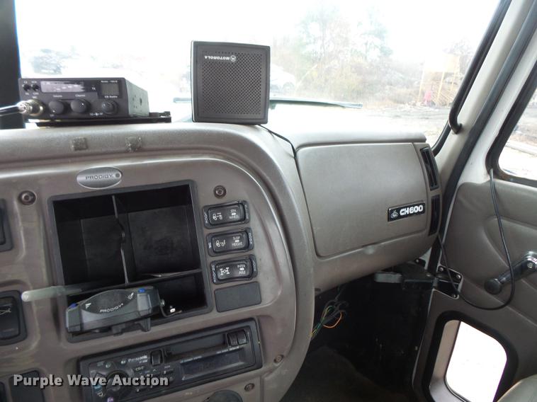 image for item DC6385 2002 Mack CH613 flatbed truck with mud mixer