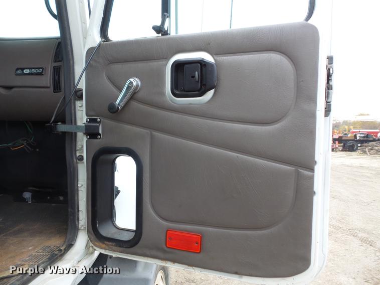 image for item DC6385 2002 Mack CH613 flatbed truck with mud mixer