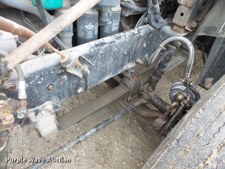 image for item DC6385 2002 Mack CH613 flatbed truck with mud mixer