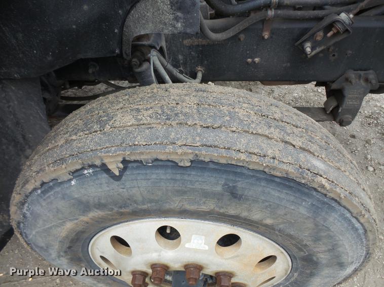 image for item DC6385 2002 Mack CH613 flatbed truck with mud mixer