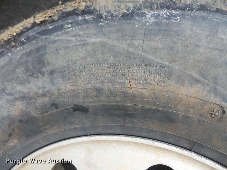 image for item DC6385 2002 Mack CH613 flatbed truck with mud mixer