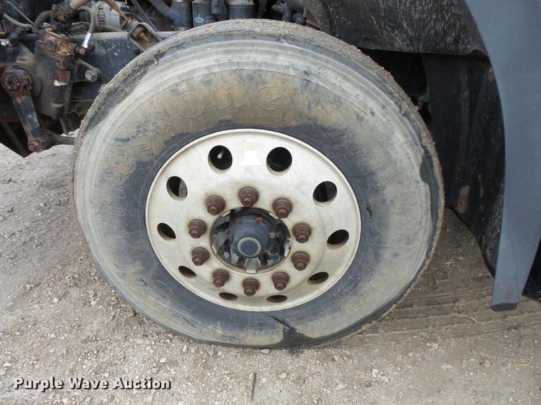 image for item DC6385 2002 Mack CH613 flatbed truck with mud mixer