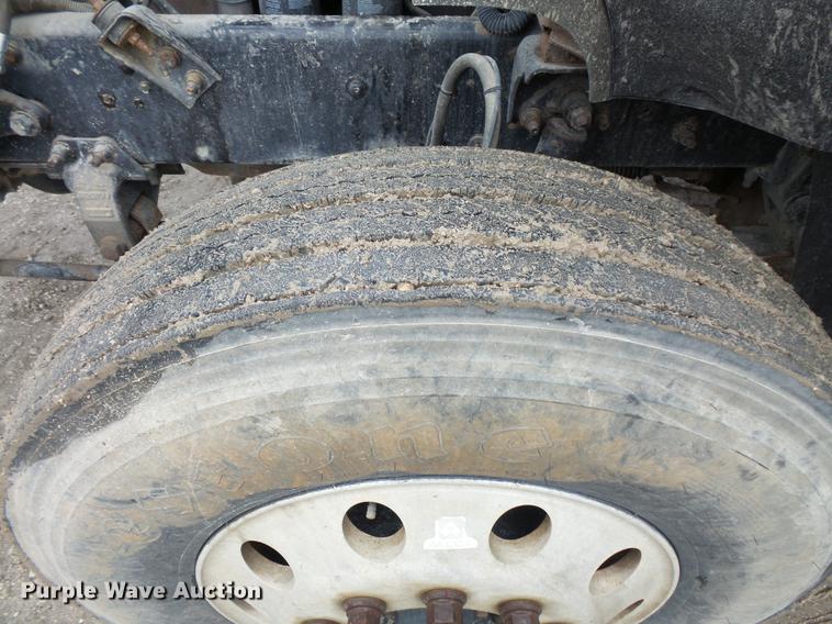 image for item DC6385 2002 Mack CH613 flatbed truck with mud mixer