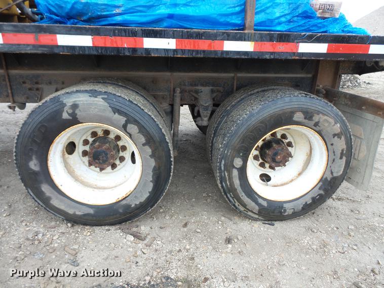 image for item DC6385 2002 Mack CH613 flatbed truck with mud mixer