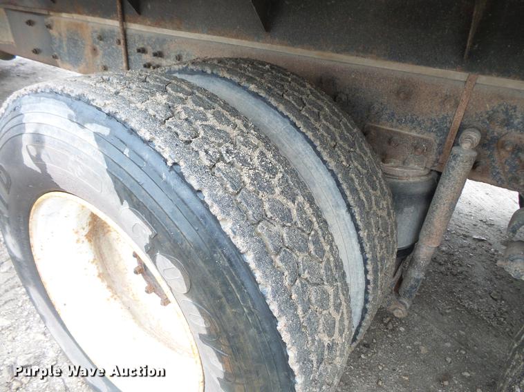 image for item DC6385 2002 Mack CH613 flatbed truck with mud mixer