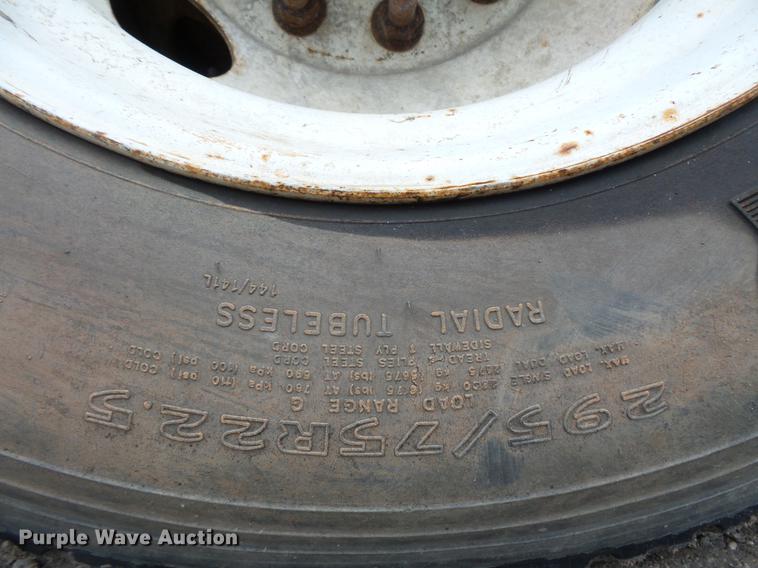 image for item DC6385 2002 Mack CH613 flatbed truck with mud mixer