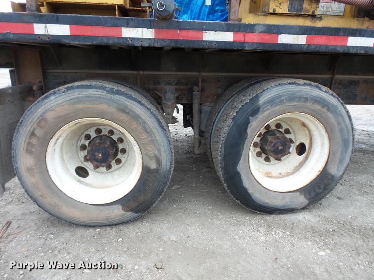 image for item DC6385 2002 Mack CH613 flatbed truck with mud mixer