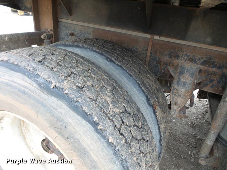 image for item DC6385 2002 Mack CH613 flatbed truck with mud mixer